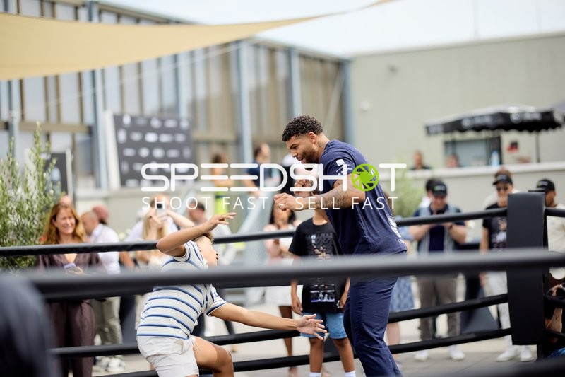 Ringside-Zone Face-Off