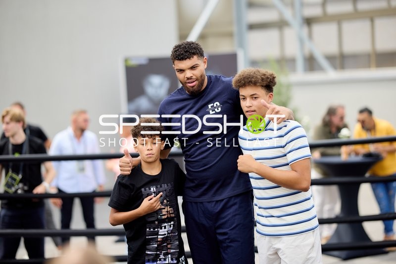 Ringside-Zone Face-Off mit Emanuel Odiase (903; VIP)