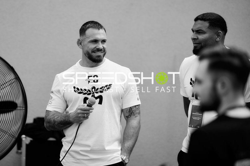 Ringside-Zone Face-Off