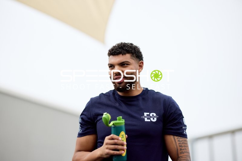 Ringside-Zone Face-Off