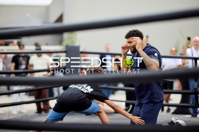 Ringside-Zone Face-Off