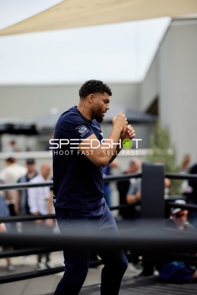 Ringside-Zone Face-Off