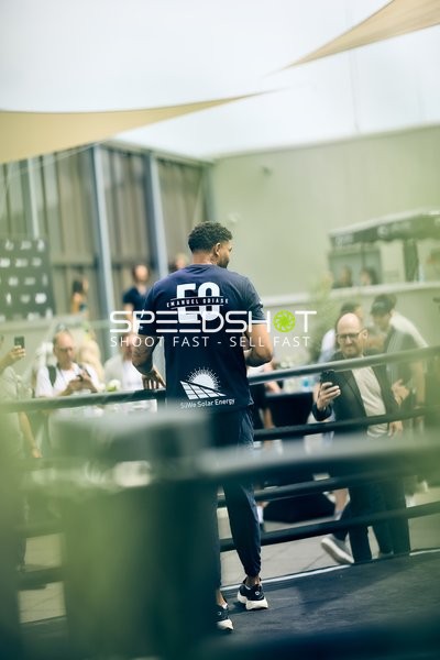 Ringside-Zone Face-Off