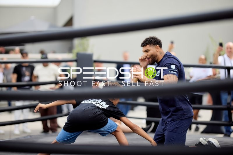 Ringside-Zone Face-Off