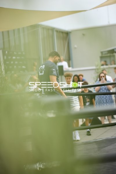 Ringside-Zone Face-Off