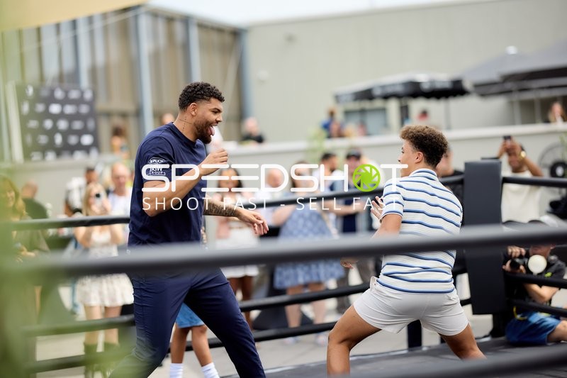 Ringside-Zone Face-Off