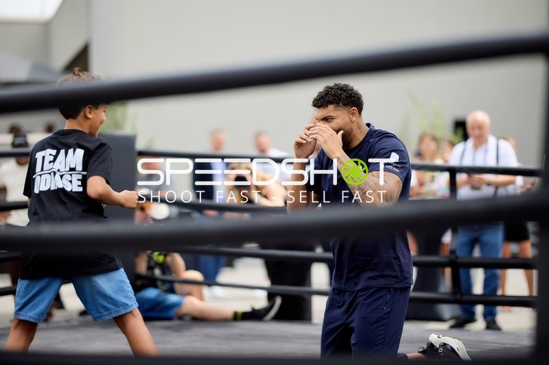 Ringside-Zone Face-Off