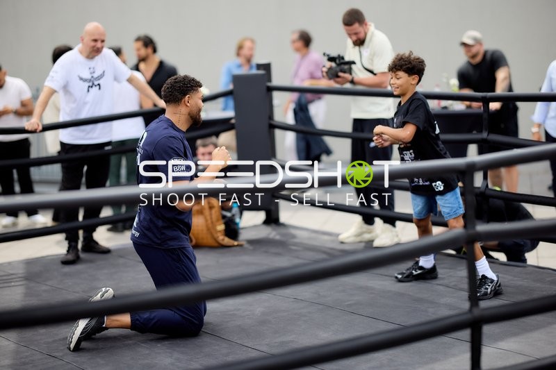 Ringside-Zone Face-Off