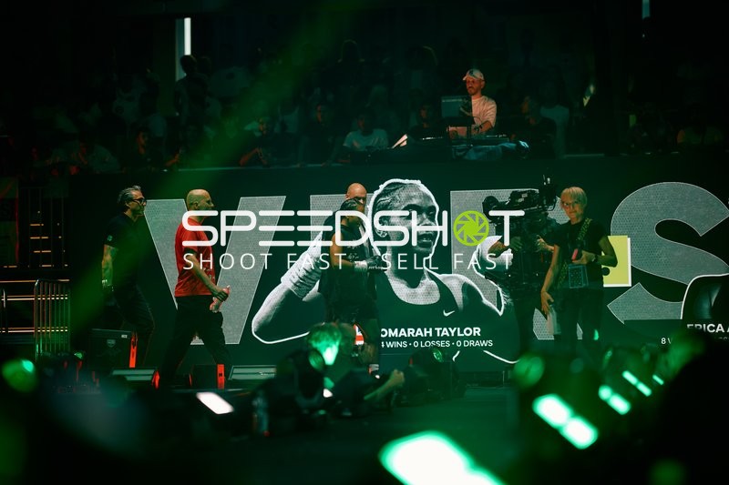 Mehrere Personen in Ringside Zone