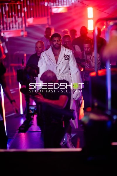 Emanuel Odiase betritt Ringside Zone