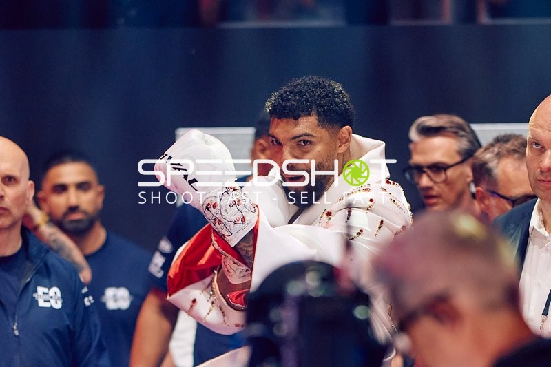 Emanuel Odiase in Ringside Zone