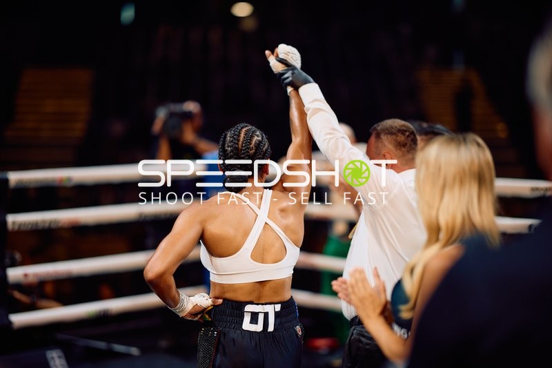 Boxerin siegt im Ringside