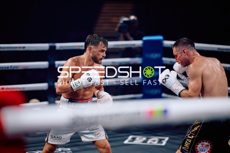 Boxer im Ring Devrim Gökduman (101; VIP)