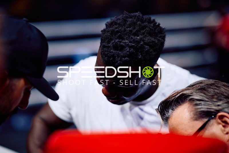 Drei Personen in der Ringside Zone