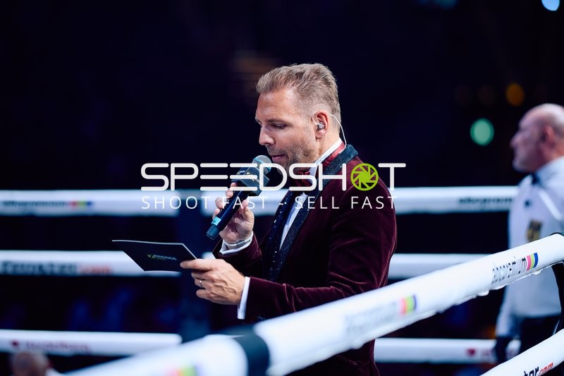 Moderator im Ringside Zone Boxevent