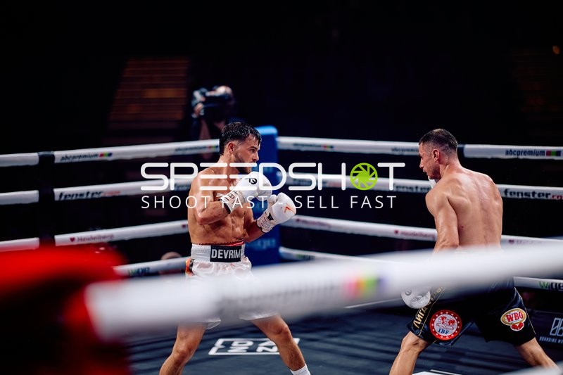 Boxer im Ringkampf Devrim Gökduman (101; VIP)