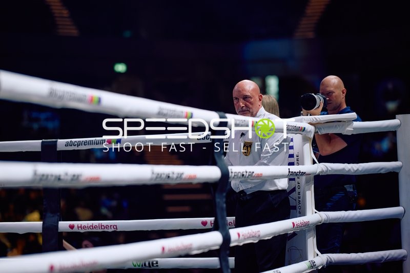 Ringrichter und Fotograf Ringside Zone