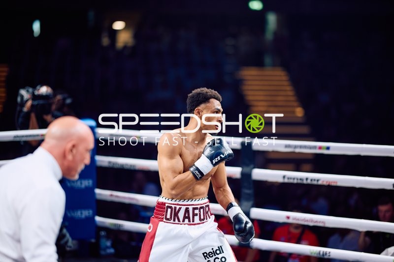 Boxer Alexander Okafor (108; VIP) in Aktion