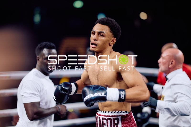 Boxer Alexander Okafor (108; VIP) in Aktion