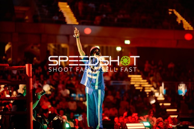 Nummer 377 performt in Ringside Zone