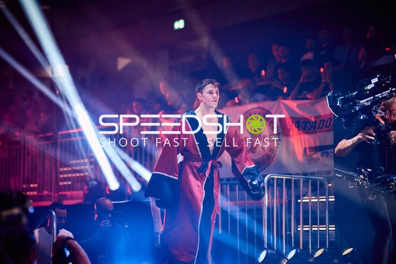 Simon Zachenhuber betritt Ringside Zone