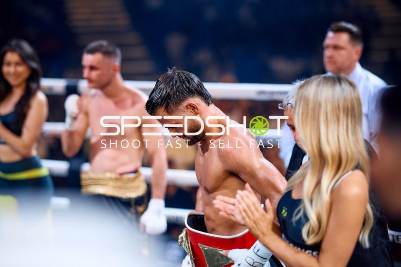 Devrim Gökduman (101; VIP) mit Gürtel in Ringside Zone