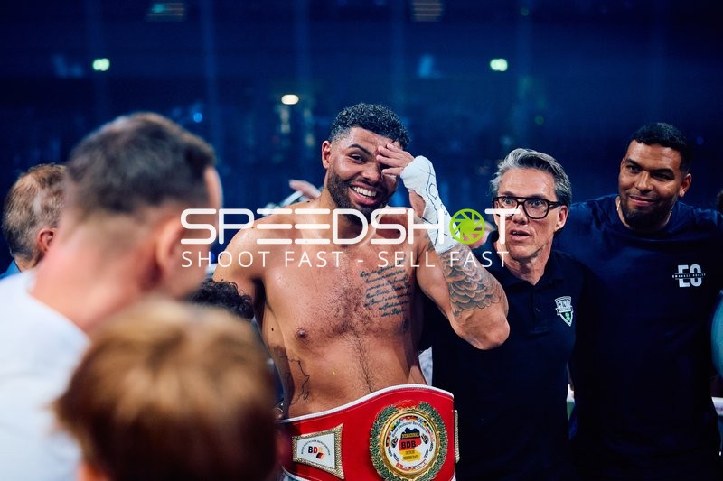 Emanuel Odiase (903; VIP) in der Ringside Zone