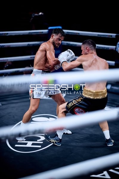 Boxer in Aktion Devrim Gökduman (101; VIP)