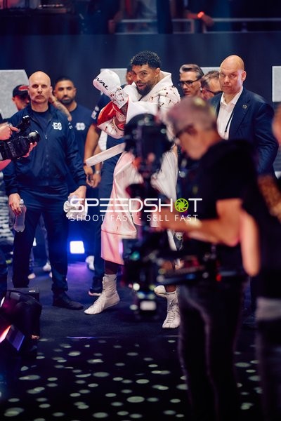 Emanuel Odiase in Ringside Zone