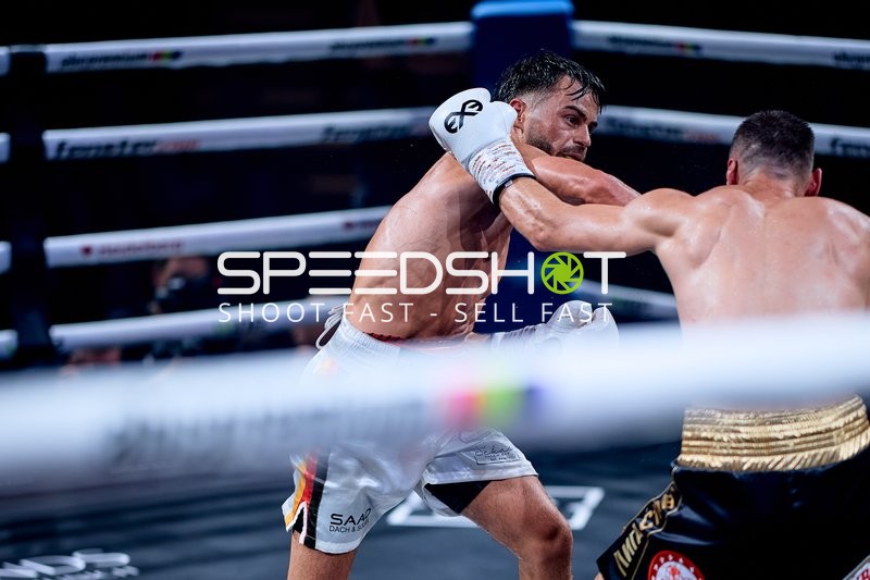 Boxer im Ring beim Schlagabtausch