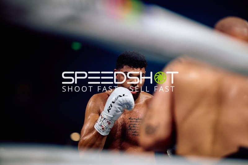 Boxer Schwergewicht Emanuel Odiase im Ring