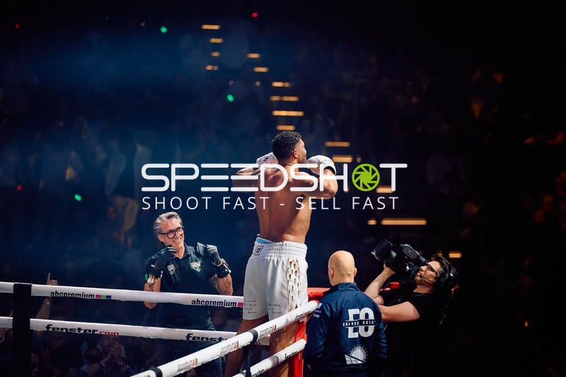 Emanuel Odiase in Ringside Zone