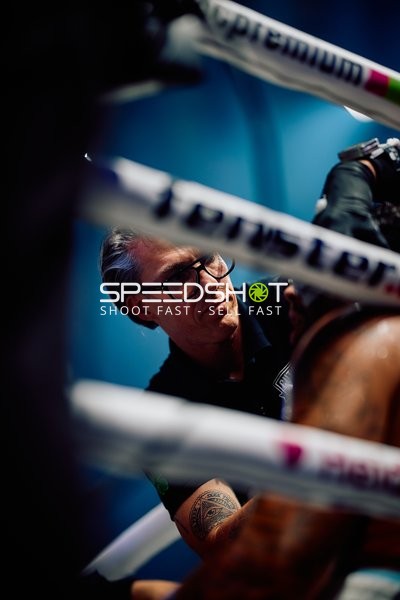 Trainer in Ringside Zone