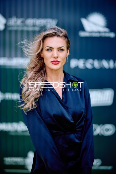 Jennifer in Ringside Zone