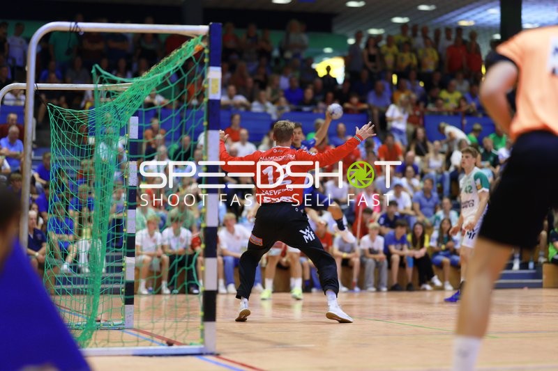 Torwart verteidigt Tor