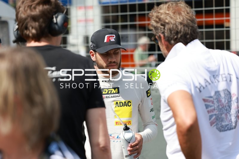 Fahrer in der Boxengasse