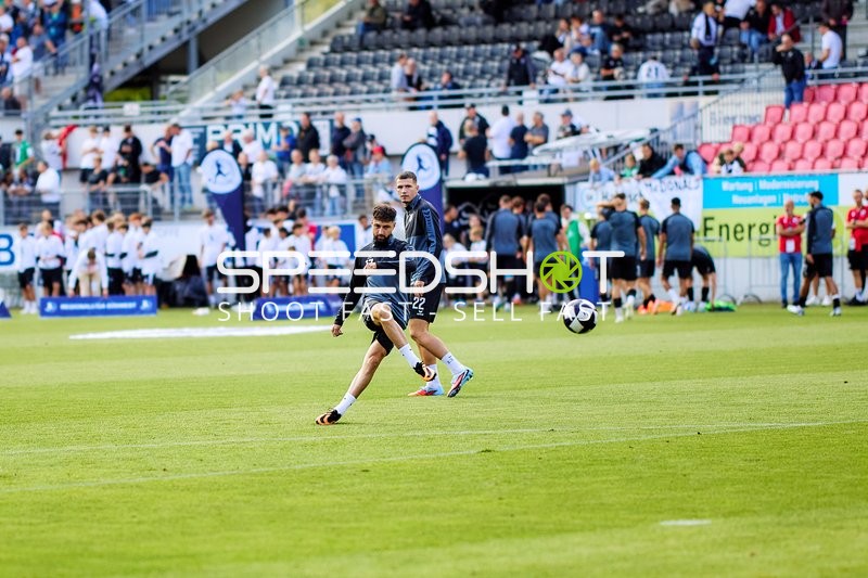 Spieler Filip Pandza (22; FSV Frankfurt) und Hassan Mourad (17; FSV Frankfurt) beim Aufwärmen
