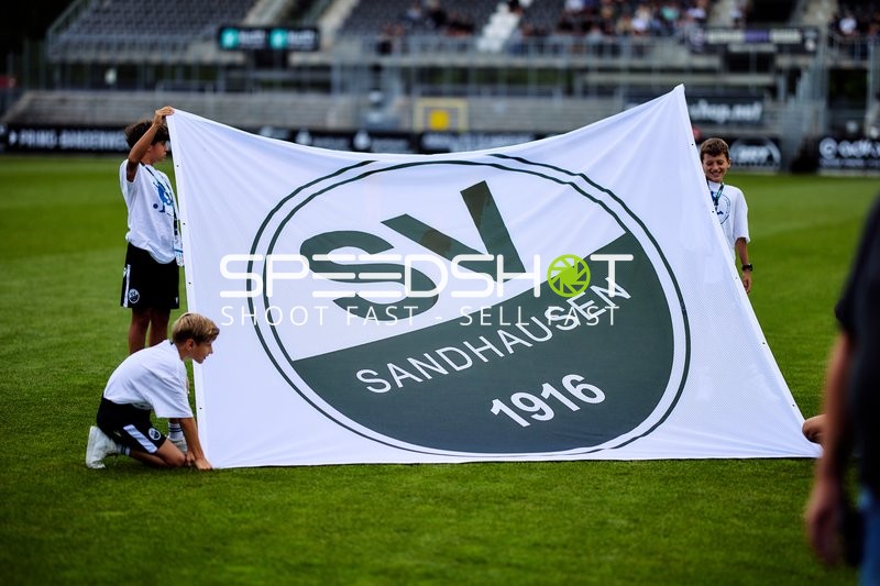 Kinder mit SV Sandhausen Banner