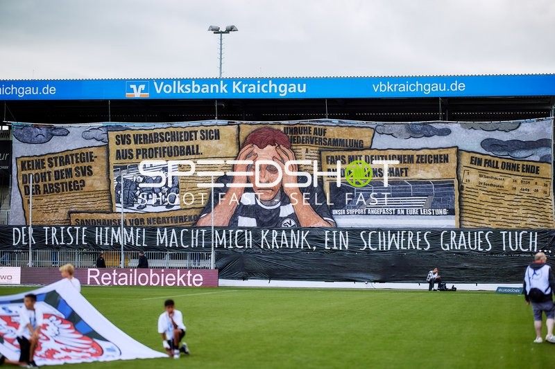 Kritisches Banner im Stadion