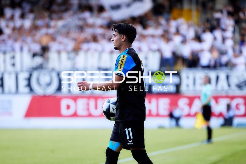 Spieler Ismail Harnafi (11; FSV Frankfurt) mit Ball