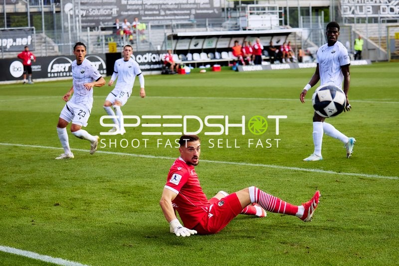 Torwart David Zimmer (12; SV Sandhausen) in Aktion