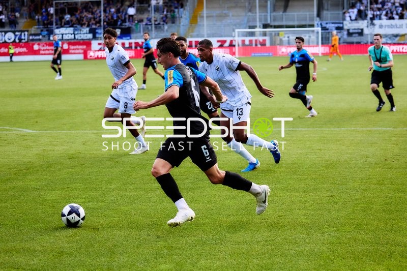 Zweikampf um Ballbesitz