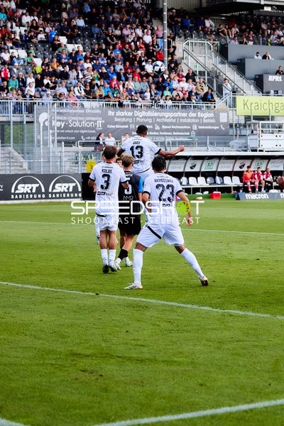 Kopfballduell im Strafraum