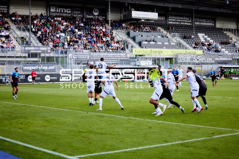 Zweikampf um den Ball