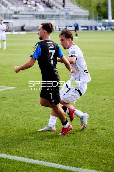 Zweikampf zwischen 7; FSV Frankfurt und Louis Kolbe (3; SV Sandhausen)