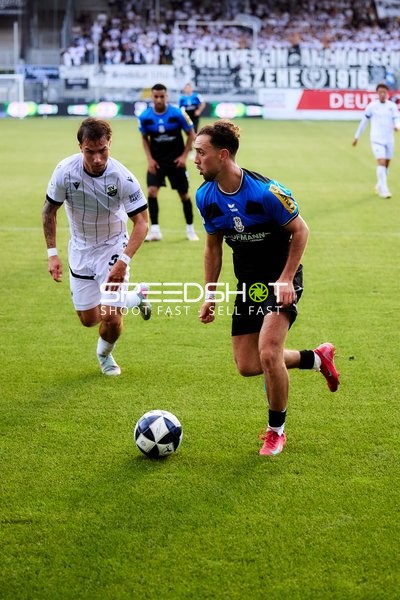 Zweikampf um den Ball