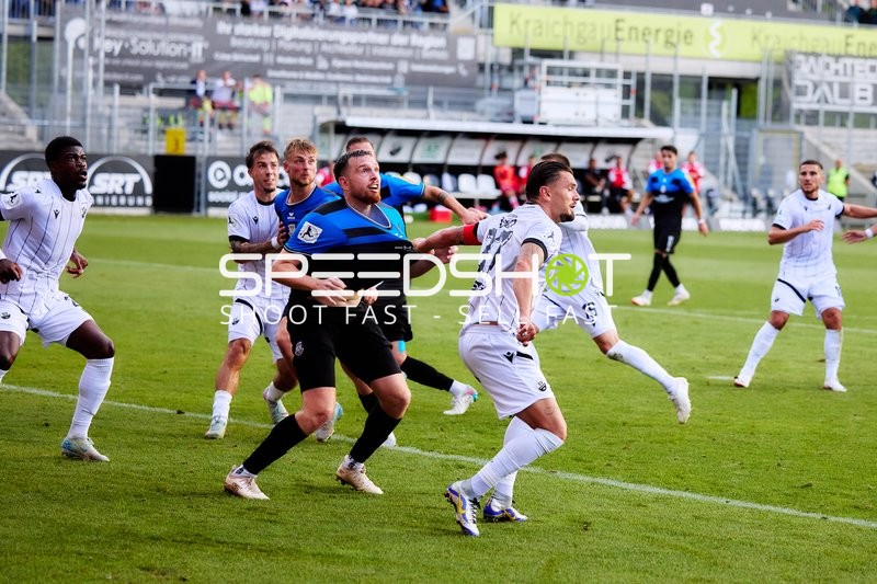 Zweikampf um den Ball