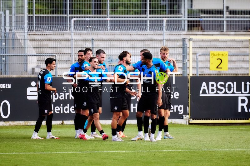 Spieler feiern Teamgeist