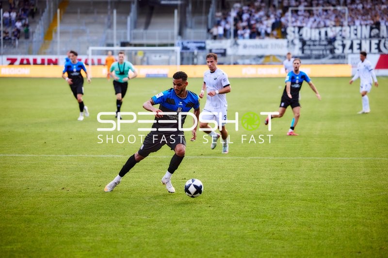 Ball-Aktion Mittelfeldspieler