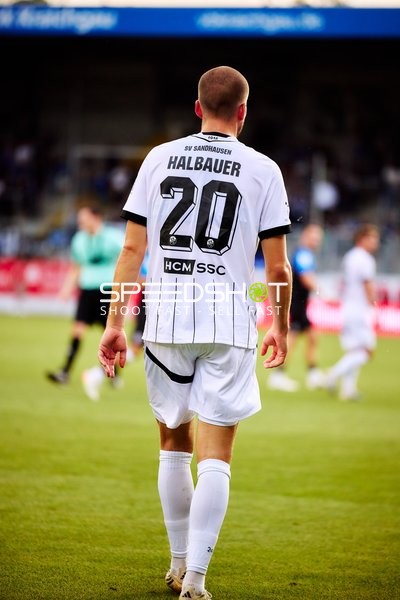 Spieler Phil Halbauer (20; SV Sandhausen) in Aktion